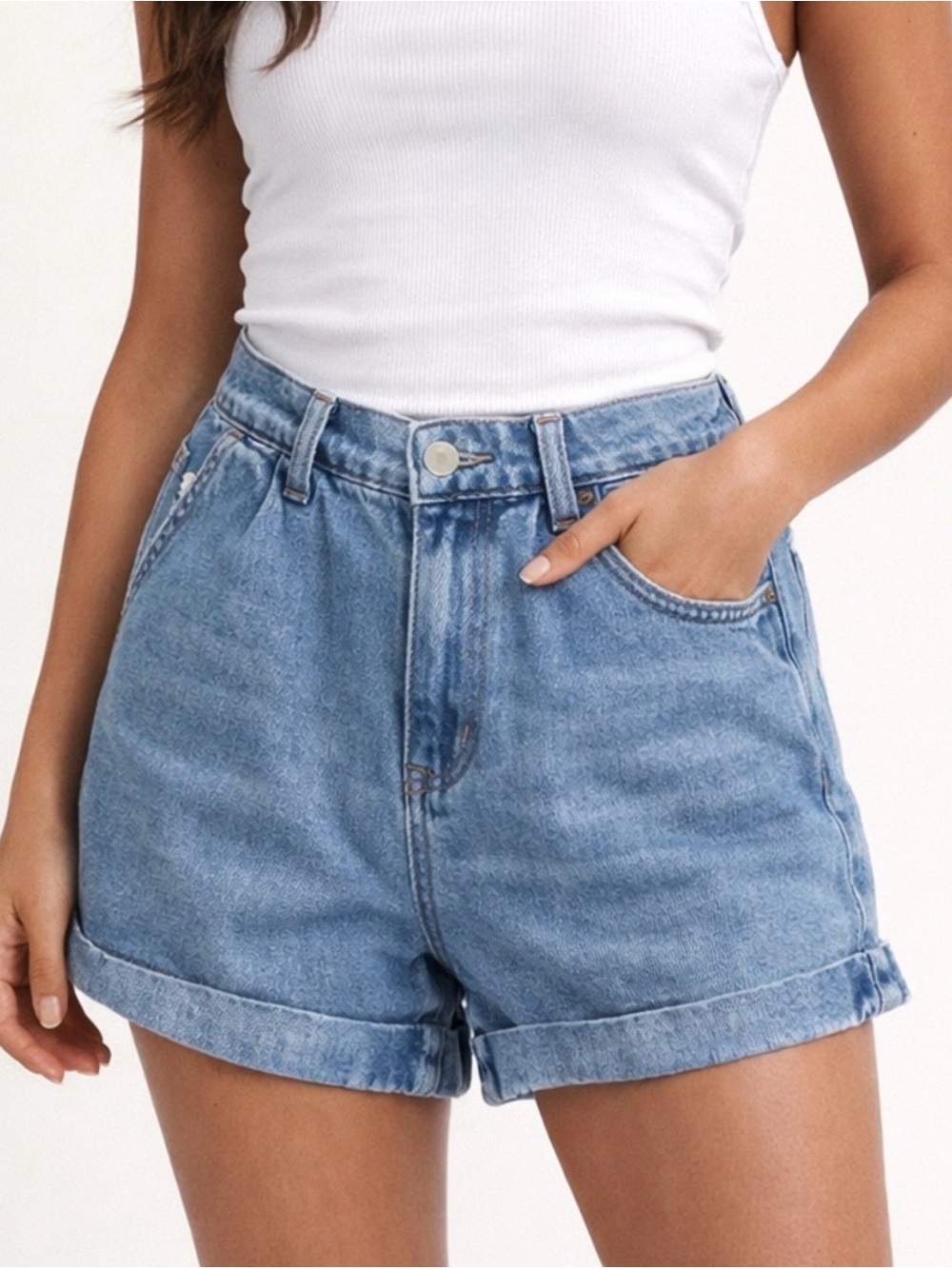 American Eagle High-Rise Medium Wash Mom Short